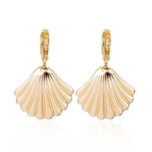 Golden Sea Shell Dangle Earring